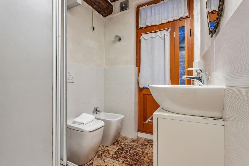 Riva Di Biasio & Sestiere Santa Croce X4 * Wenecja